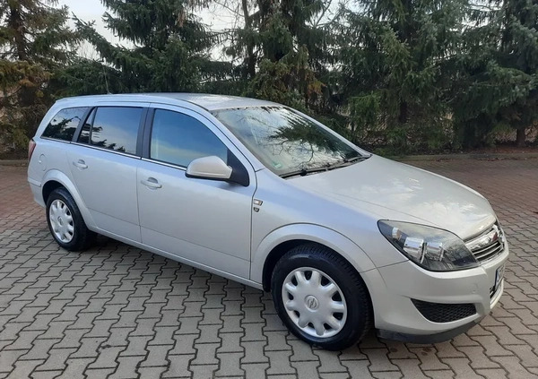 Opel Astra cena 13600 przebieg: 174000, rok produkcji 2010 z Ustroń małe 106